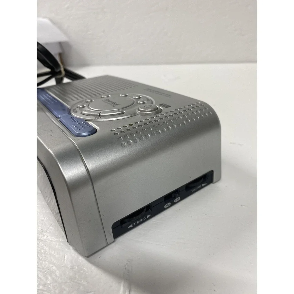 Emerson Dual Alarm Clock Radio
